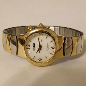 Globu Two-Toned 100FT WR Japan Quartz Movt Stainless Steel Stretch Band Watch
